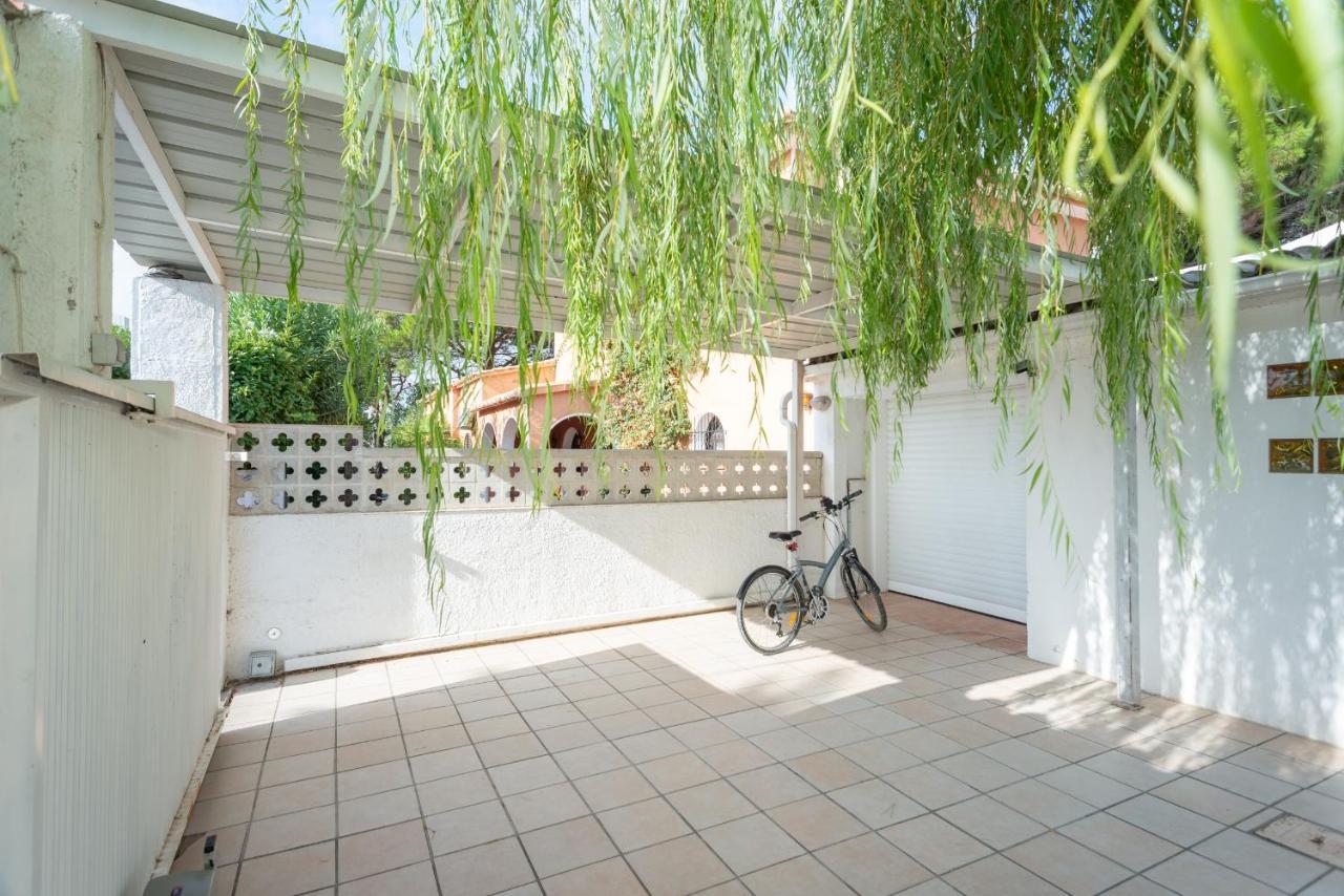 Villa Requesens On Canal Empuriabrava Exteriör bild