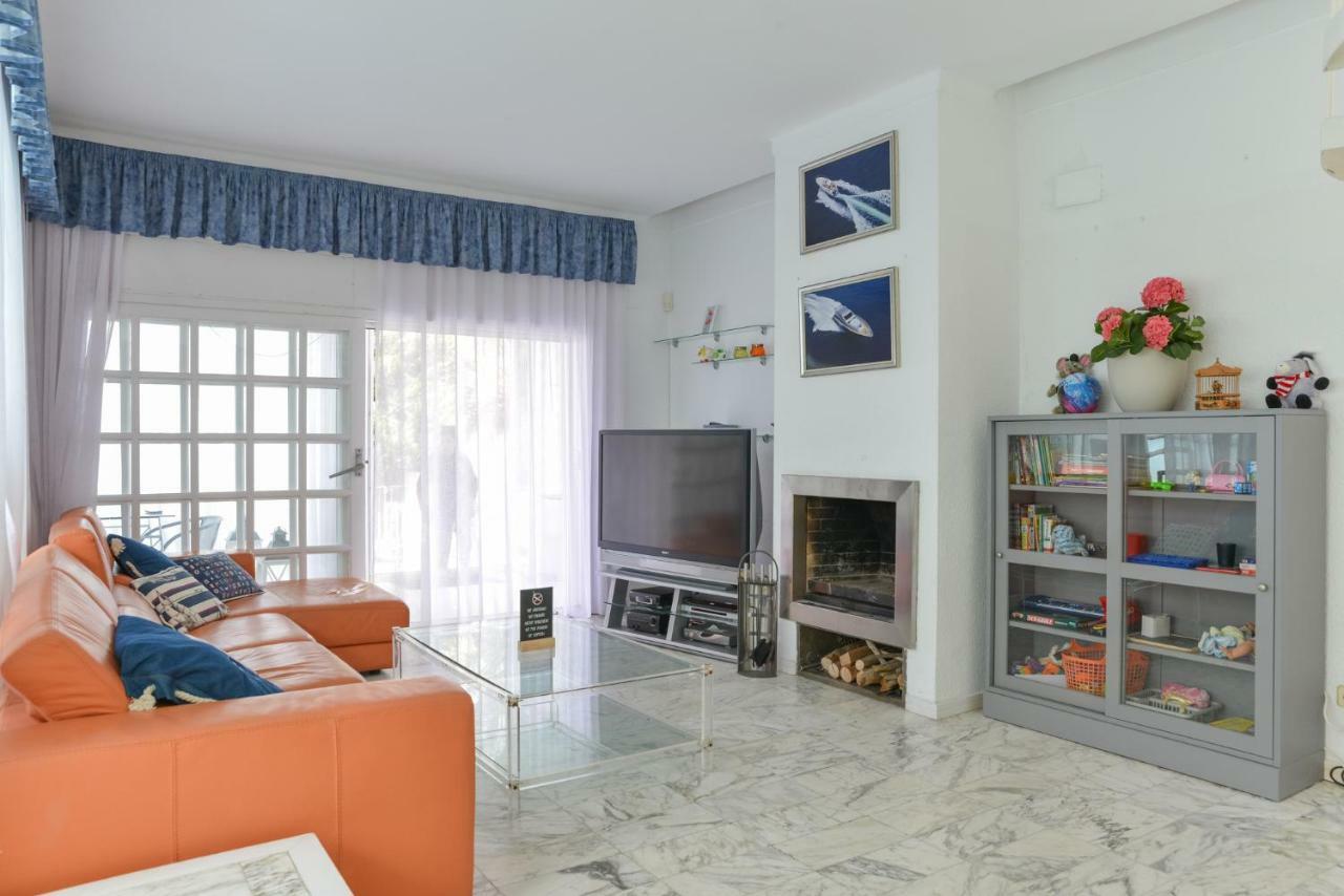 Villa Requesens On Canal Empuriabrava Exteriör bild