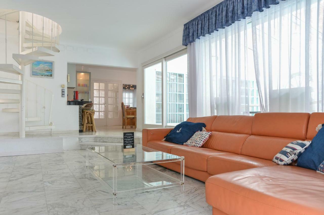 Villa Requesens On Canal Empuriabrava Exteriör bild