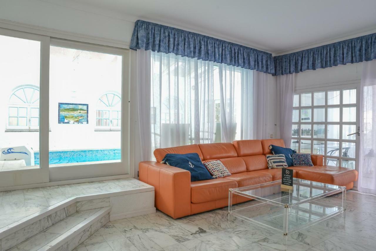 Villa Requesens On Canal Empuriabrava Exteriör bild