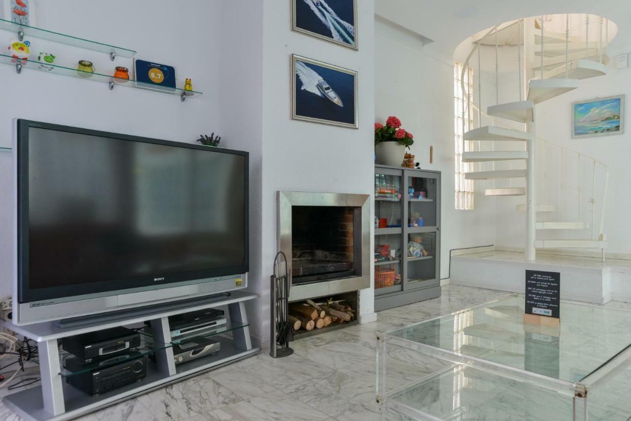 Villa Requesens On Canal Empuriabrava Exteriör bild