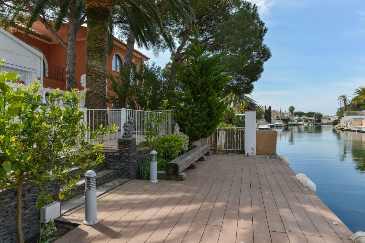 Villa Requesens On Canal Empuriabrava Exteriör bild