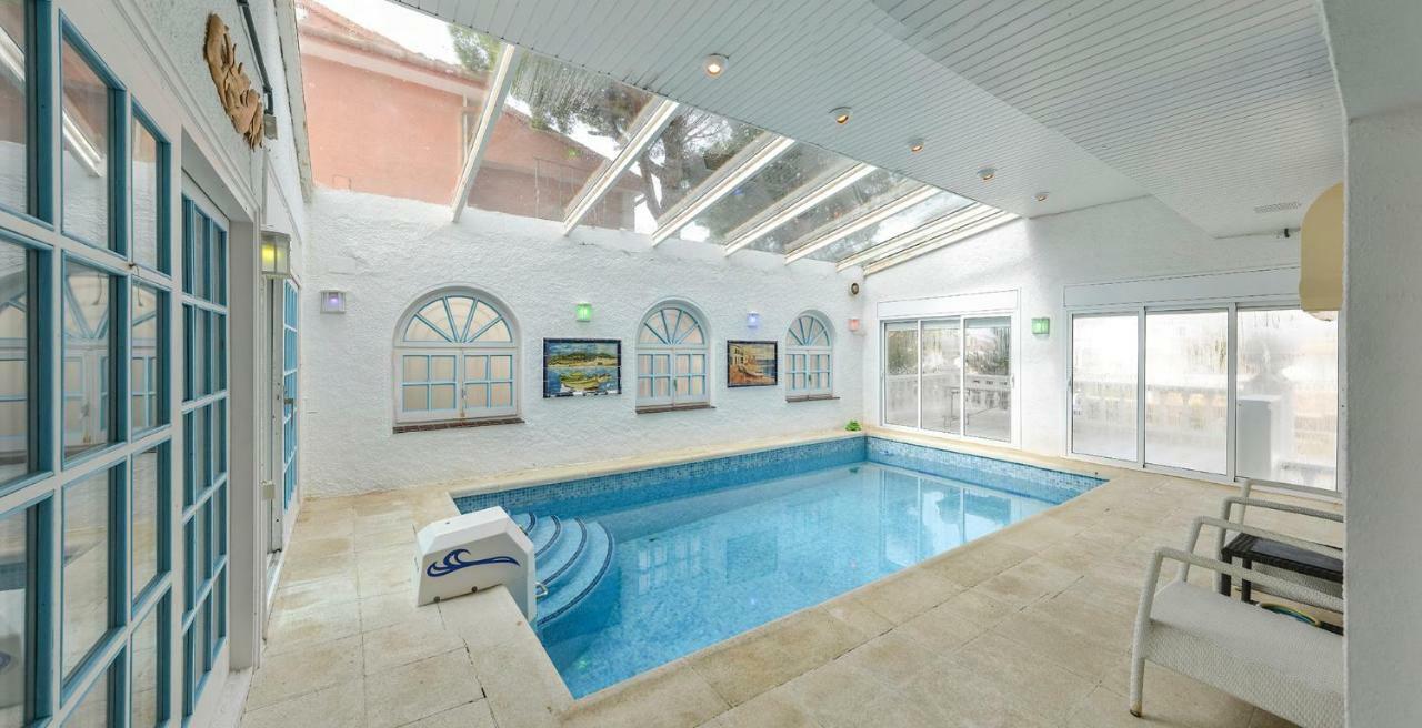 Villa Requesens On Canal Empuriabrava Exteriör bild